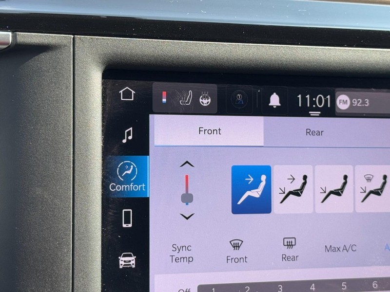 Chrysler Voyager Vehicle Full-screen Gallery Image 21