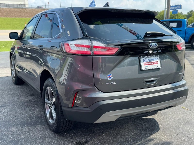 Ford Edge Vehicle Full-screen Gallery Image 06