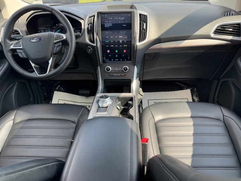 Ford Edge Vehicle Full-screen Gallery Image 11