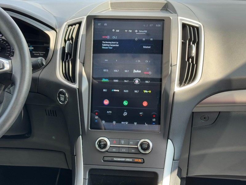 Ford Edge Vehicle Full-screen Gallery Image 13