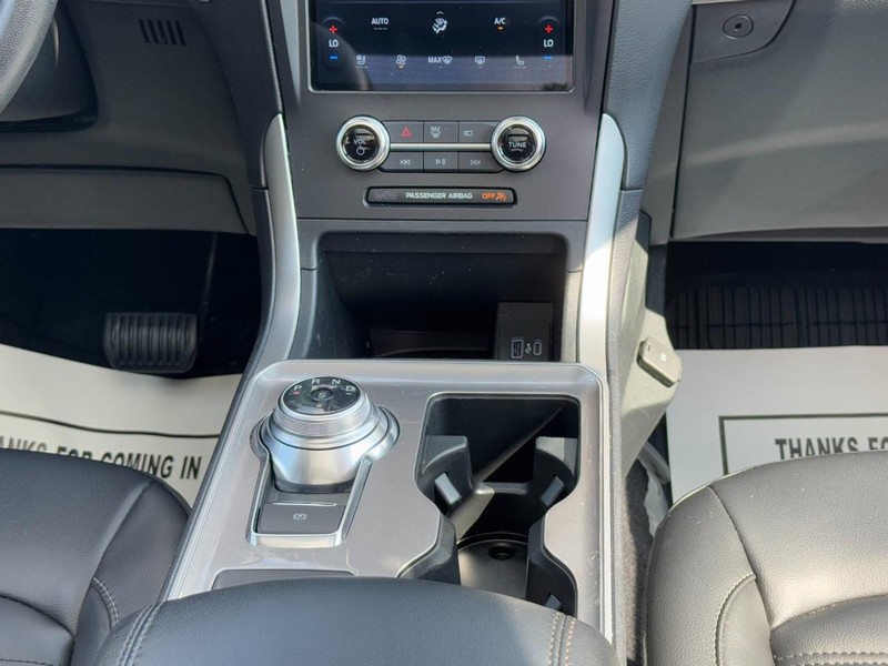 Ford Edge Vehicle Full-screen Gallery Image 14