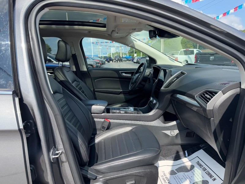 Ford Edge Vehicle Full-screen Gallery Image 15