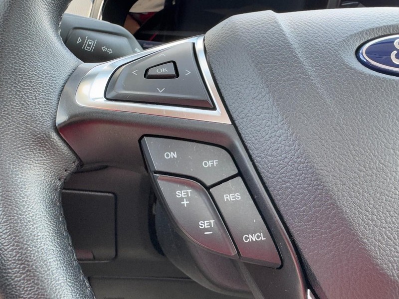 Ford Edge Vehicle Full-screen Gallery Image 16