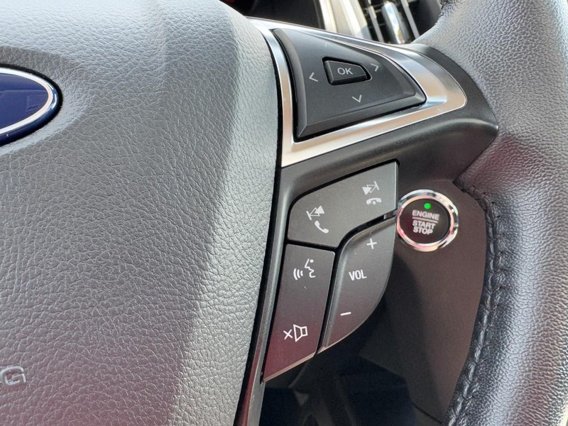 Ford Edge Vehicle Full-screen Gallery Image 17