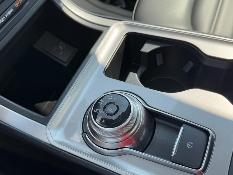 Ford Edge Vehicle Full-screen Gallery Image 19