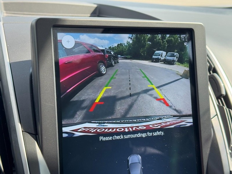 Ford Edge Vehicle Full-screen Gallery Image 21