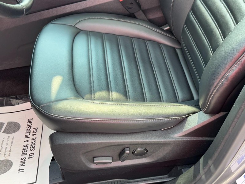 Ford Edge Vehicle Full-screen Gallery Image 23