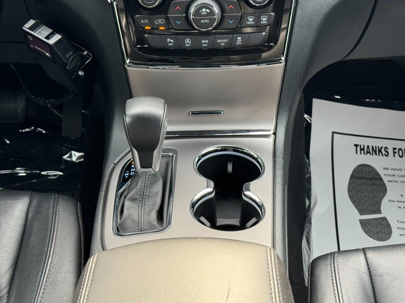 Jeep Grand Cherokee WK Vehicle Full-screen Gallery Image 14
