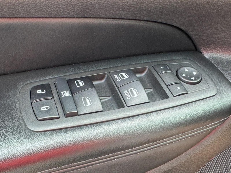 Jeep Grand Cherokee WK Vehicle Full-screen Gallery Image 24