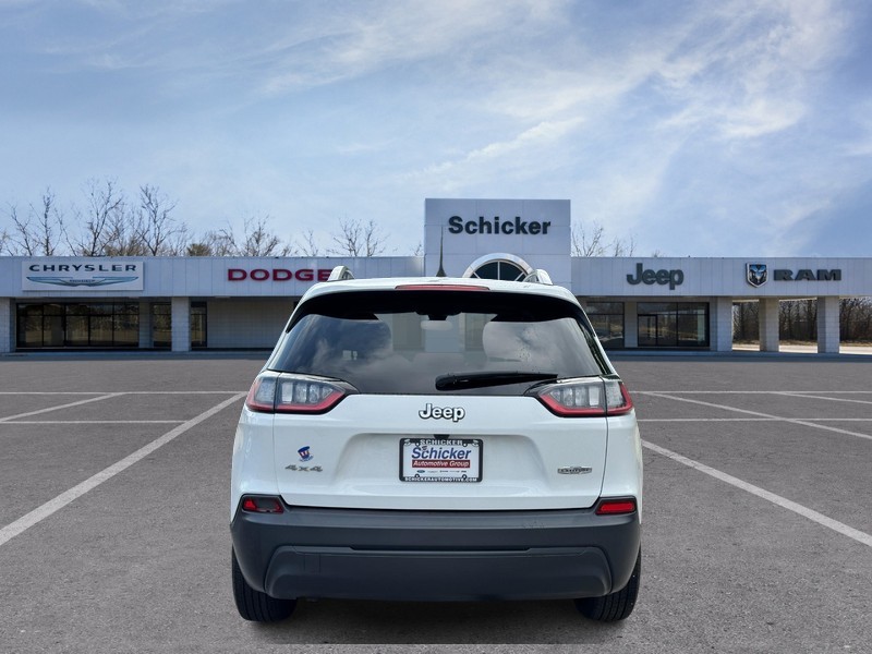Jeep Cherokee Vehicle Full-screen Gallery Image 04