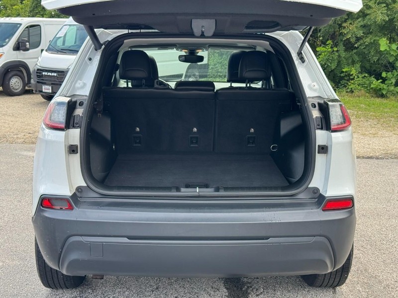 Jeep Cherokee Vehicle Full-screen Gallery Image 05