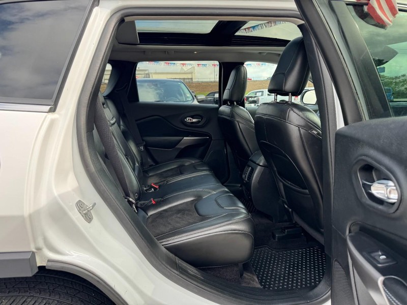 Jeep Cherokee Vehicle Full-screen Gallery Image 10