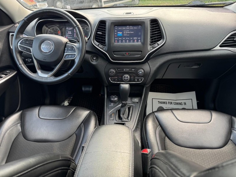 Jeep Cherokee Vehicle Full-screen Gallery Image 11