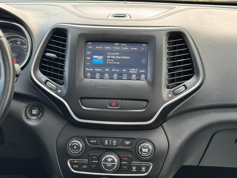 Jeep Cherokee Vehicle Full-screen Gallery Image 13