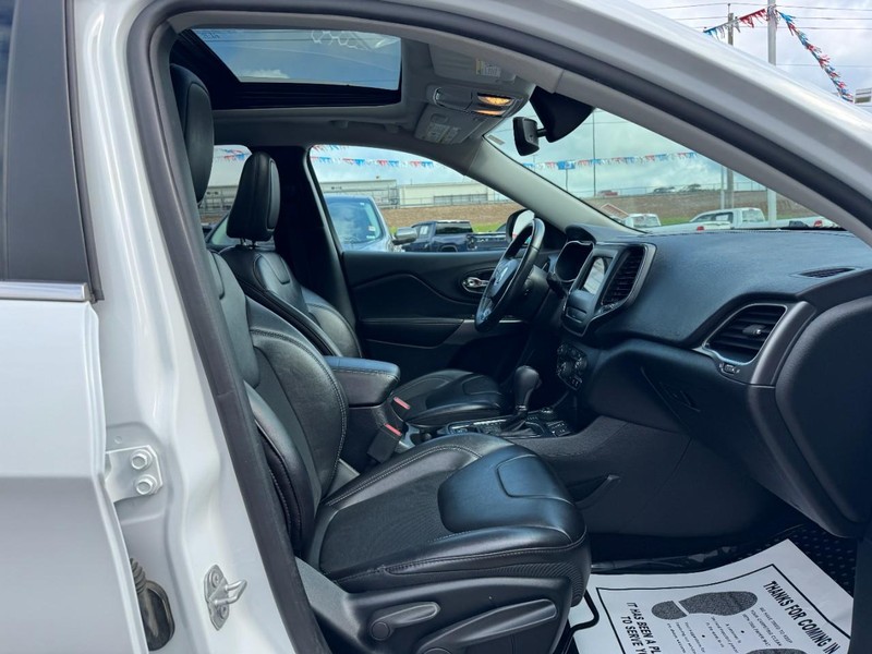 Jeep Cherokee Vehicle Full-screen Gallery Image 15