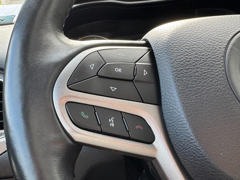 Jeep Cherokee Vehicle Full-screen Gallery Image 16