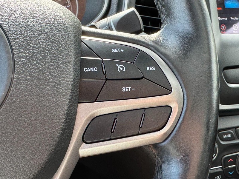 Jeep Cherokee Vehicle Full-screen Gallery Image 17