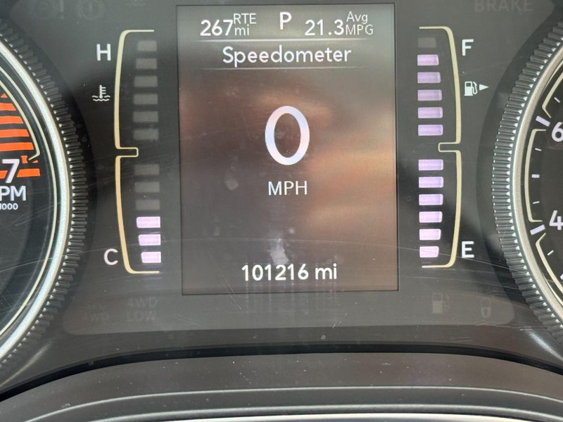 Jeep Cherokee Vehicle Full-screen Gallery Image 18
