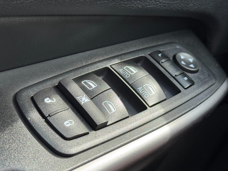 Jeep Cherokee Vehicle Full-screen Gallery Image 22