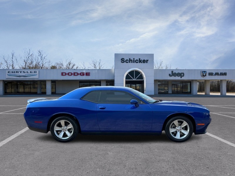 Dodge Challenger Vehicle Full-screen Gallery Image 02