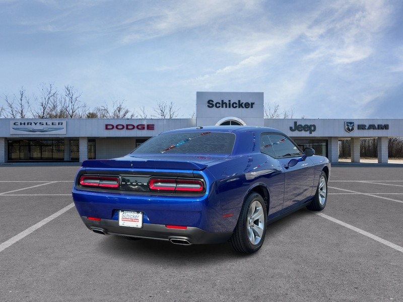 Dodge Challenger Vehicle Full-screen Gallery Image 03