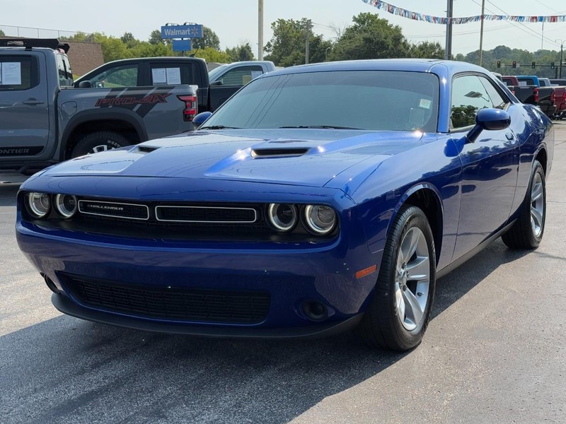 Dodge Challenger Vehicle Full-screen Gallery Image 08