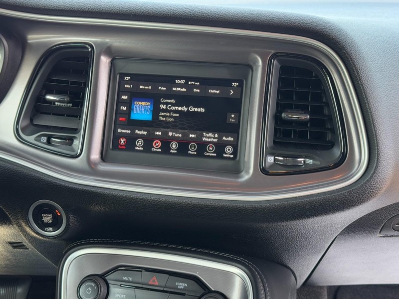 Dodge Challenger Vehicle Full-screen Gallery Image 14