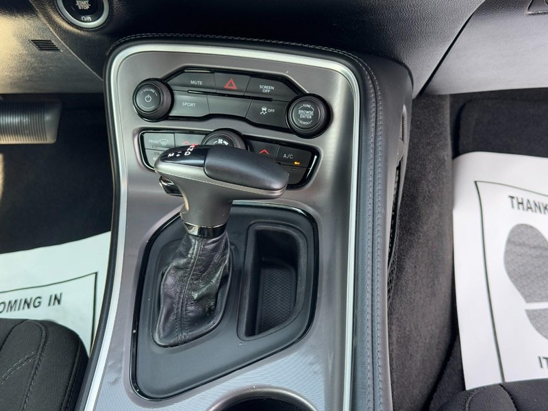 Dodge Challenger Vehicle Full-screen Gallery Image 15