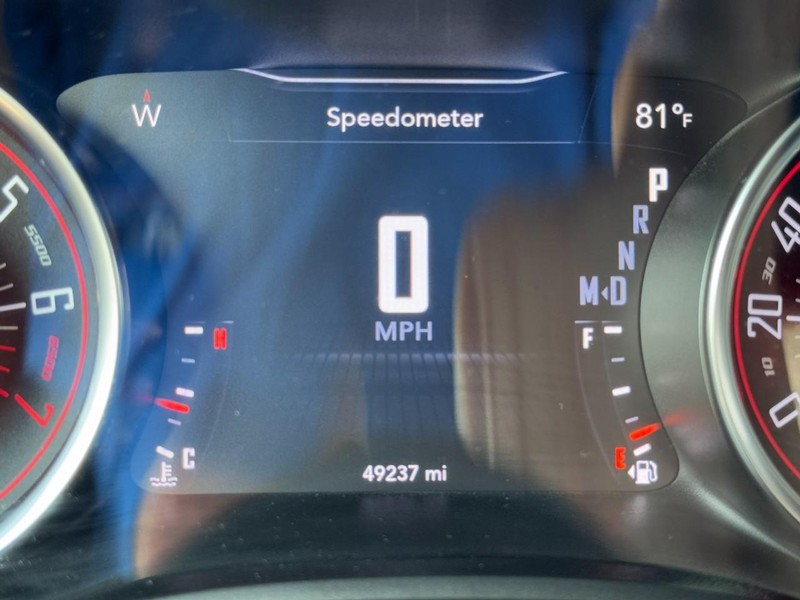Dodge Challenger Vehicle Full-screen Gallery Image 19