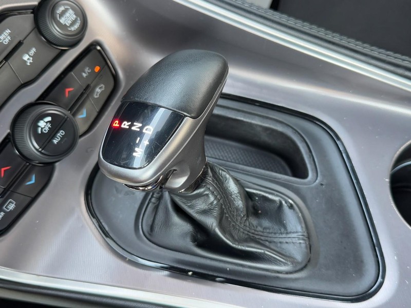 Dodge Challenger Vehicle Full-screen Gallery Image 20