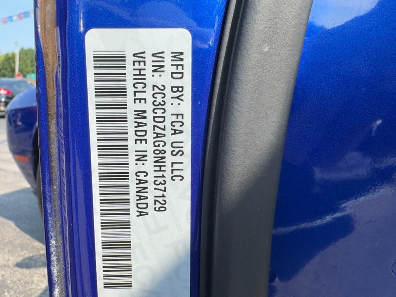 Dodge Challenger Vehicle Full-screen Gallery Image 24