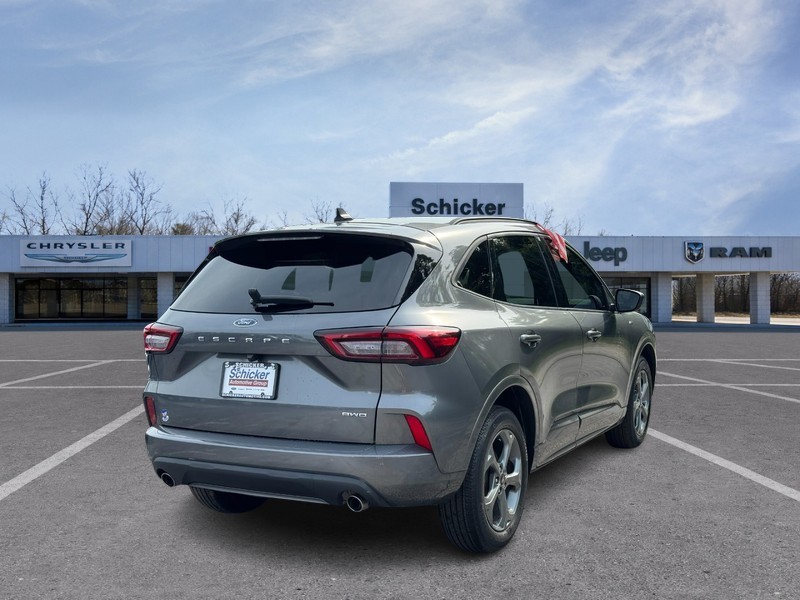 Ford Escape Vehicle Full-screen Gallery Image 03
