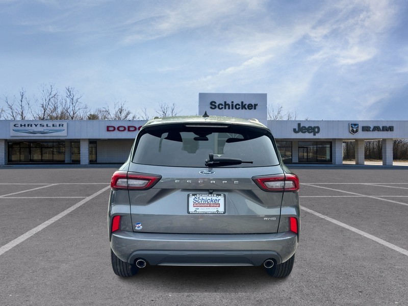 Ford Escape Vehicle Full-screen Gallery Image 04