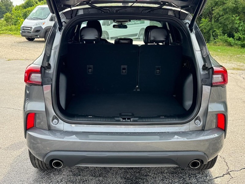 Ford Escape Vehicle Full-screen Gallery Image 05