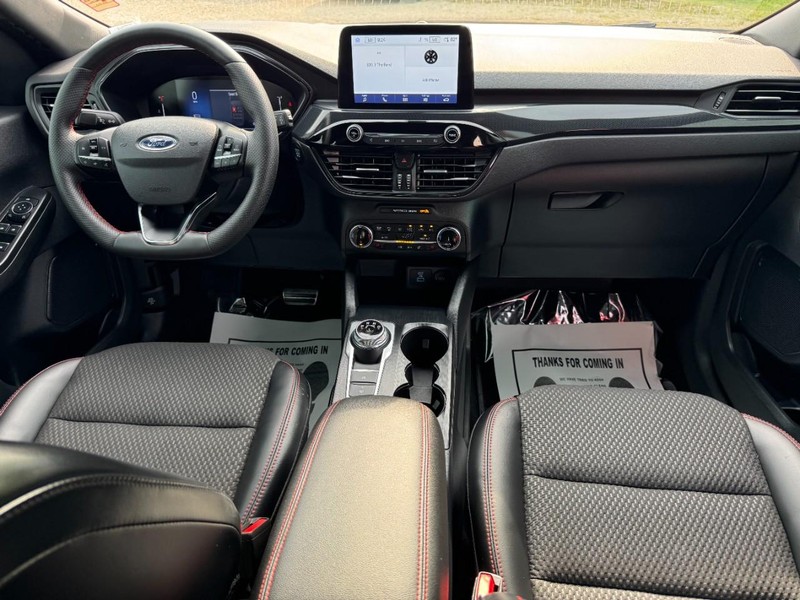 Ford Escape Vehicle Full-screen Gallery Image 11