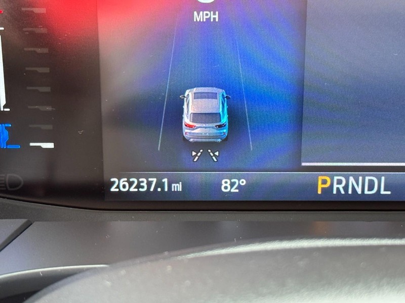 Ford Escape Vehicle Full-screen Gallery Image 18