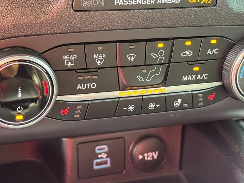 Ford Escape Vehicle Full-screen Gallery Image 19