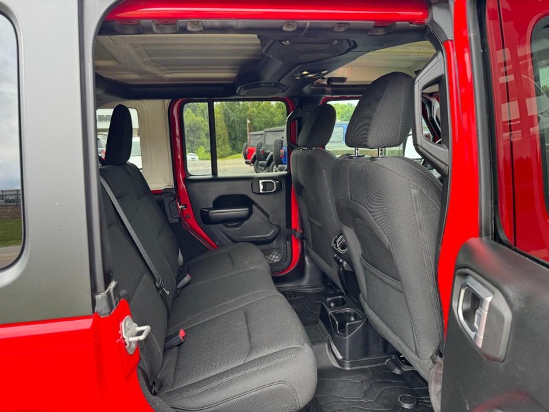 Jeep Wrangler Vehicle Full-screen Gallery Image 09