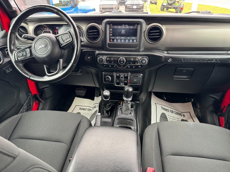 Jeep Wrangler Vehicle Full-screen Gallery Image 10