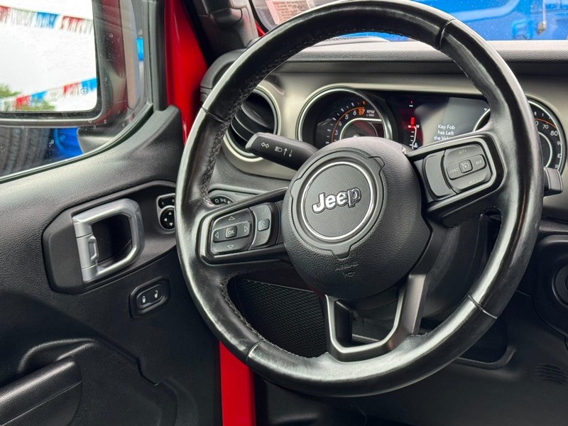Jeep Wrangler Vehicle Full-screen Gallery Image 11