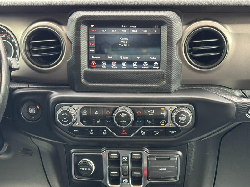 Jeep Wrangler Vehicle Full-screen Gallery Image 12