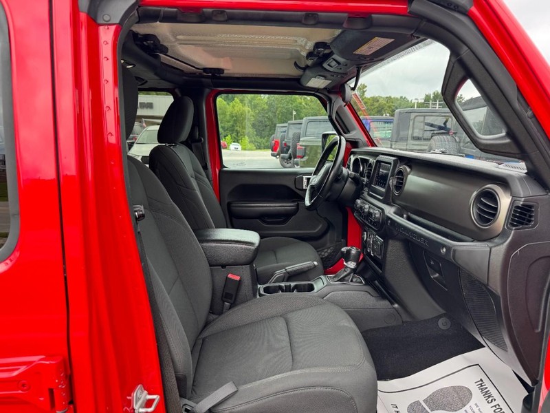 Jeep Wrangler Vehicle Full-screen Gallery Image 14