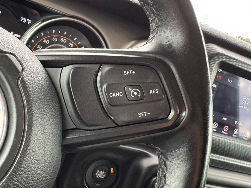 Jeep Wrangler Vehicle Full-screen Gallery Image 16