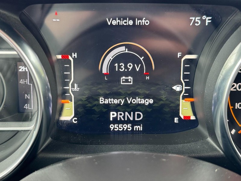 Jeep Wrangler Vehicle Full-screen Gallery Image 17