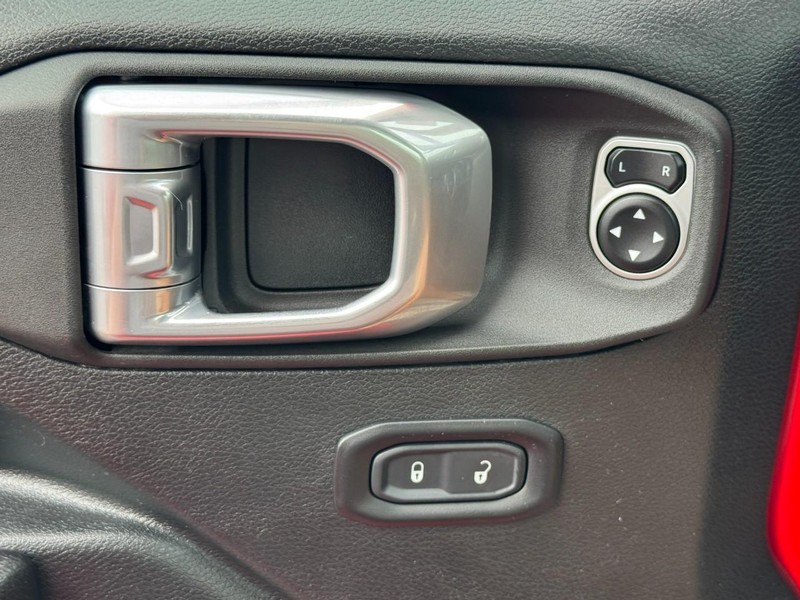 Jeep Wrangler Vehicle Full-screen Gallery Image 21