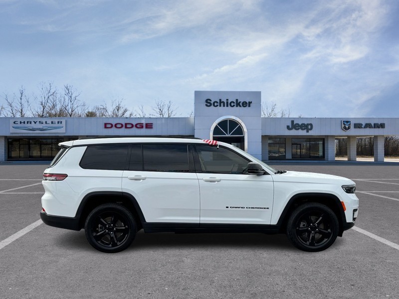 Jeep Grand Cherokee L Vehicle Full-screen Gallery Image 02