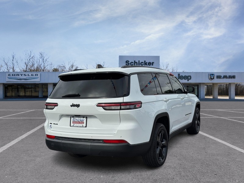 Jeep Grand Cherokee L Vehicle Full-screen Gallery Image 03