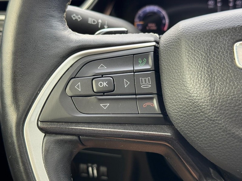 Jeep Grand Cherokee L Vehicle Full-screen Gallery Image 18