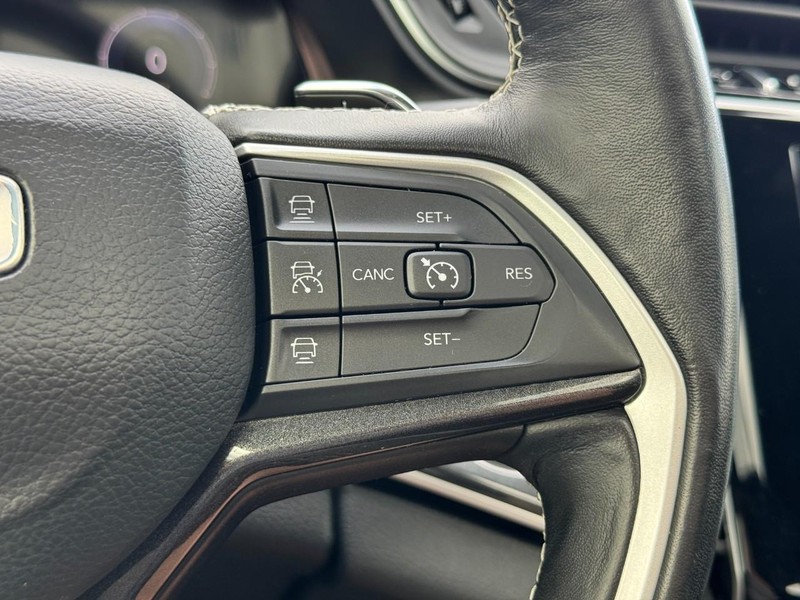 Jeep Grand Cherokee L Vehicle Full-screen Gallery Image 19