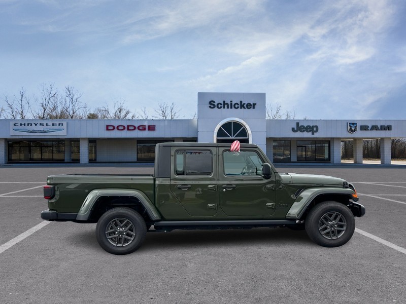 Jeep Gladiator Vehicle Full-screen Gallery Image 02